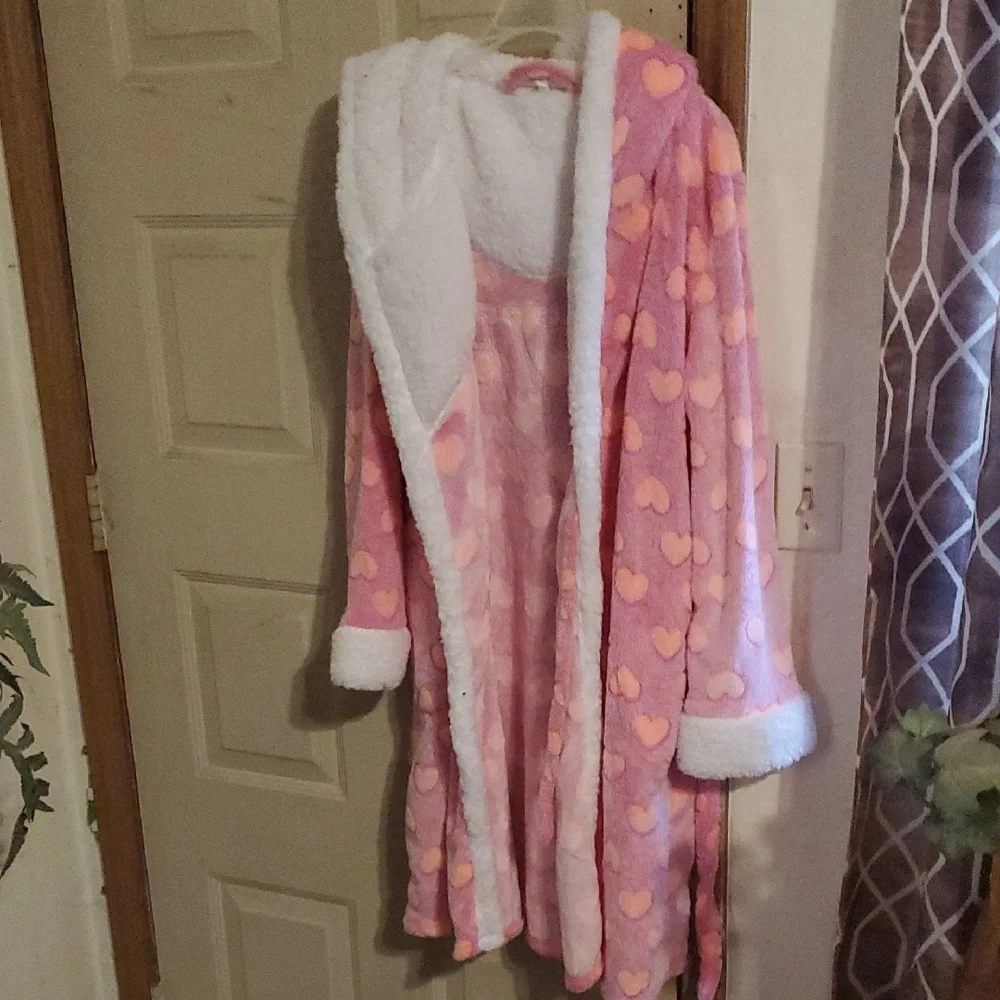 Pink Heart Robe with LOVE Sequin Detail - Picture 2 of 3